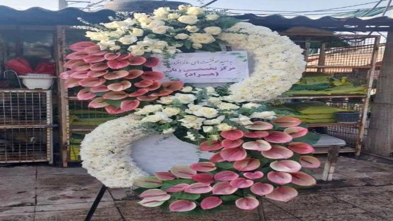 Round-the-clock delivery of flower bases and stands with immediate preparation