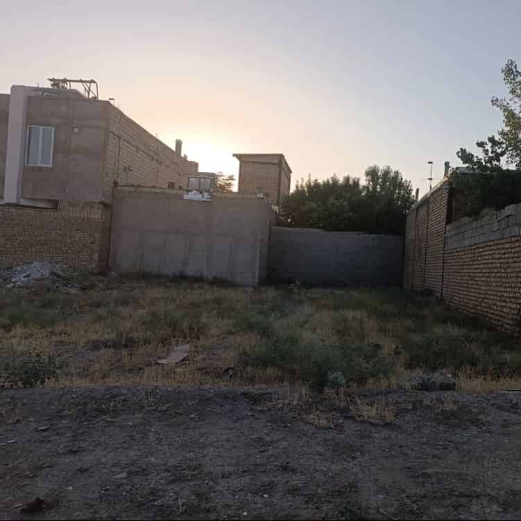 150 متر من الأرض
