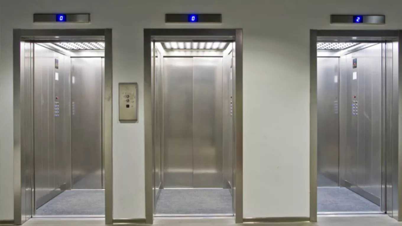 Parsian Gharb elevator in Karaj
