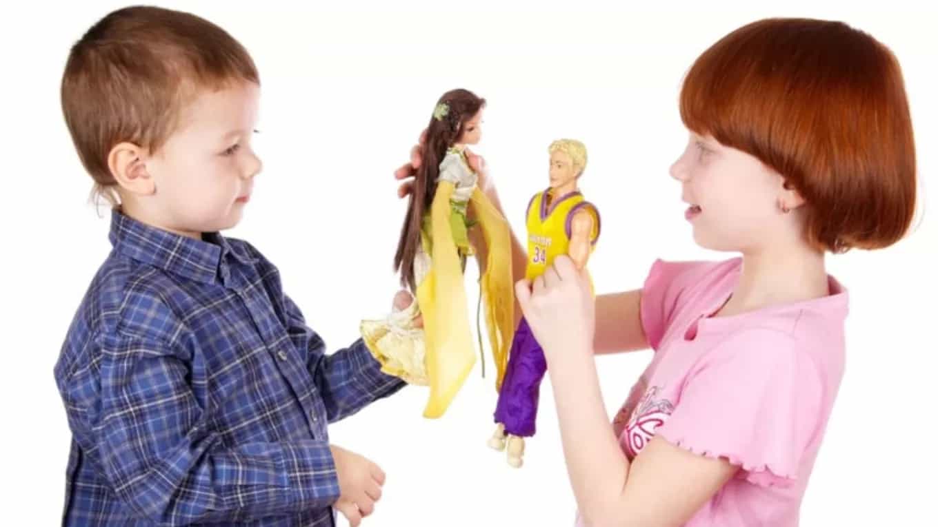 Erkek çocuklar için oyuncak bebeklerle oynamanın dezavantajları Erkek çocuklar için oyuncak bebeklerle oynamanın dezavantajları