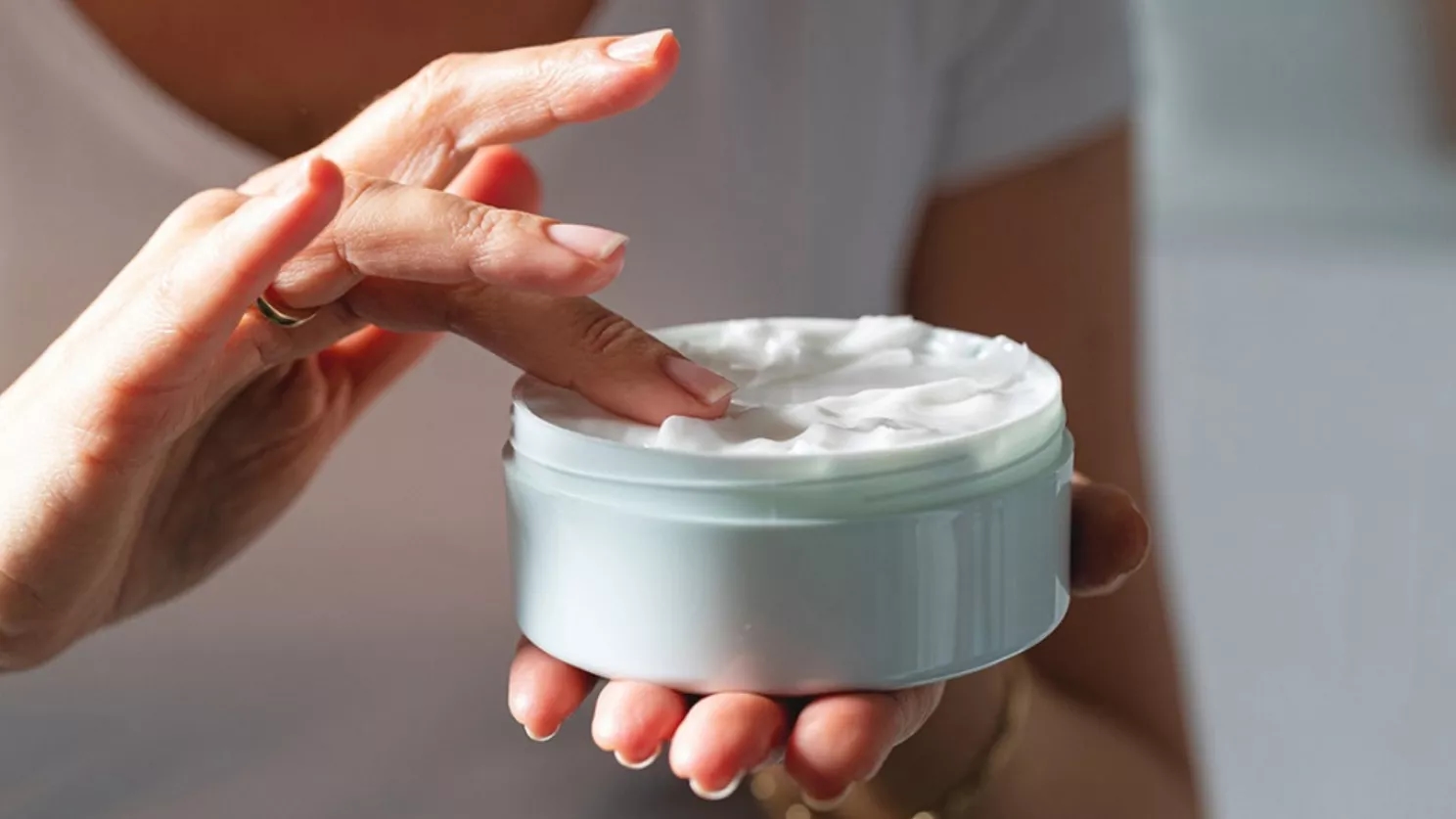 Know the types of moisturizers for dry facial skin! Know the types of moisturizers for dry facial skin!