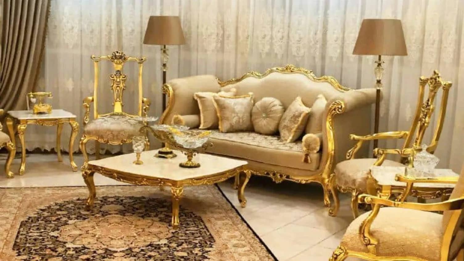 چیدمان مبل سلطنتی در خانه
