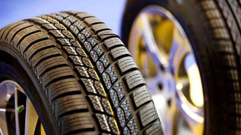 Meşhed'de Digi Tire'nin İran ve yabancı lastiklerinin satışı