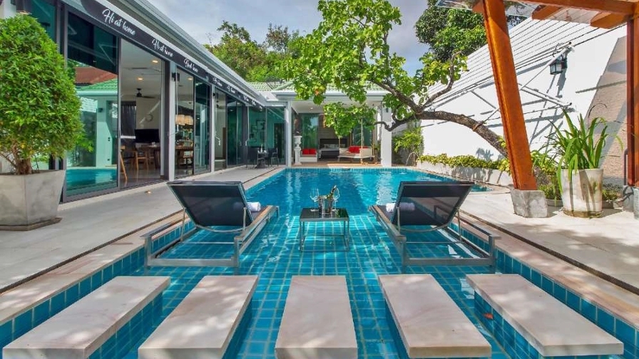 Comparison of concrete pools and fiberglass pools