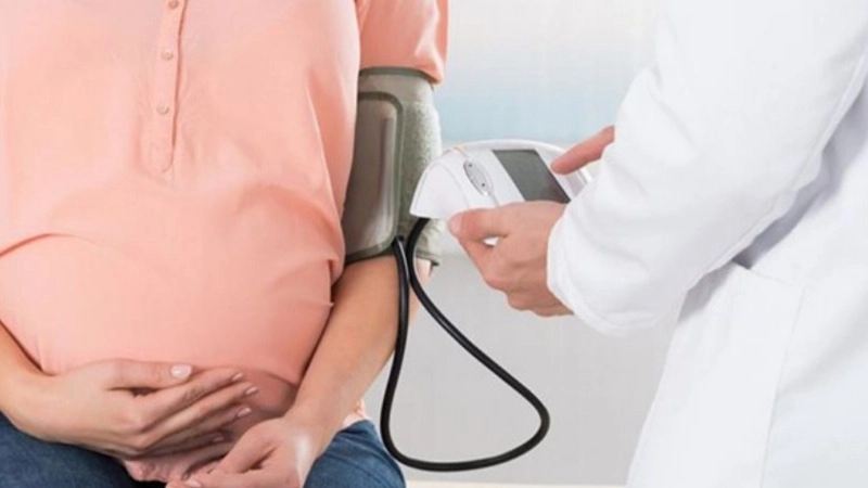 Complications of pregnancy at an advanced age Complications of pregnancy at an advanced age
