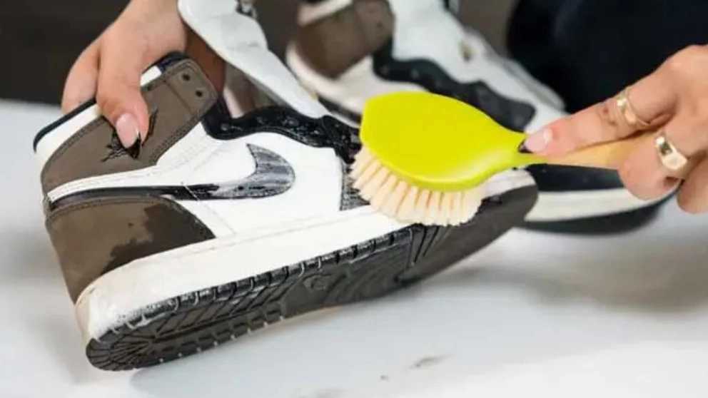 چند روش کاربردی برای تمیز کردن کفش با جنس های مختلف