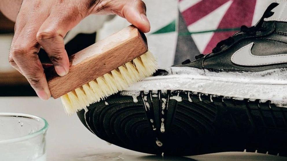 Some practical methods for cleaning shoes with different materials