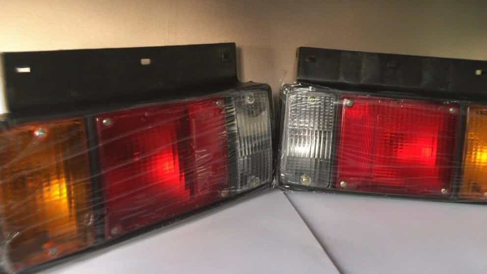 The dangers of using non-standard rear hazard lights in trucks