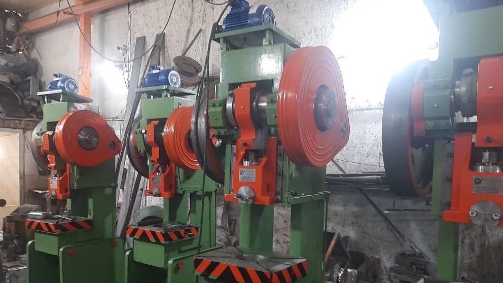 Construction and repair of all types of impact and gear presses by Saman Press in Tehran