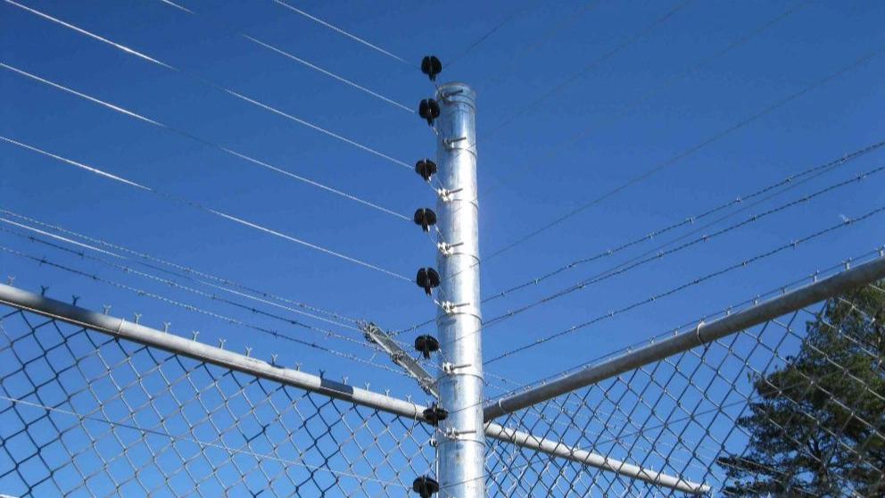 Electric fence features and capabilities