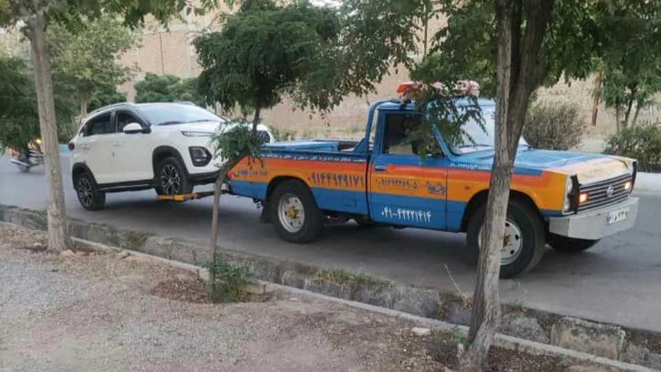 Marand'daki Hosseinpur'da 24 saat ve ülke çapında araba taşıyıcı ve araba kurtarma