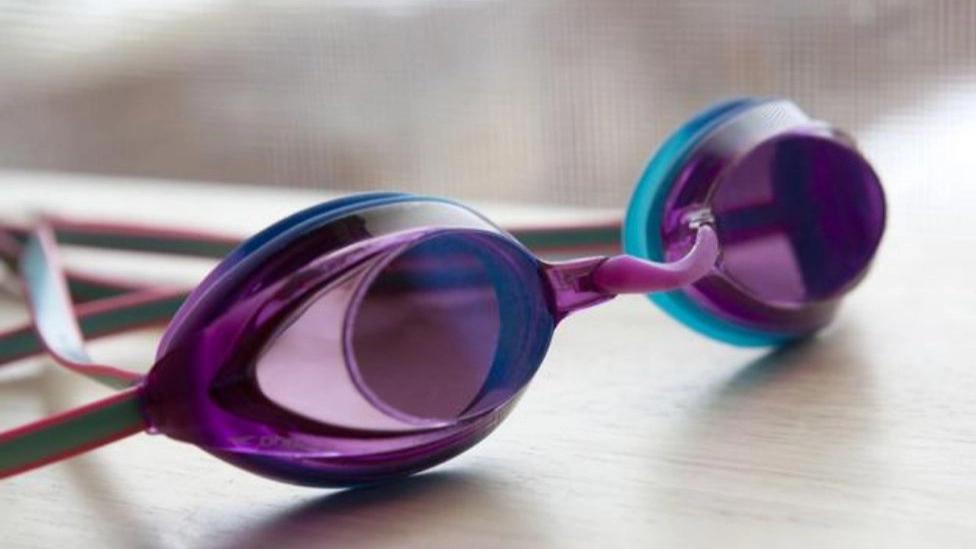The reasons for the necessity of using swimming goggles