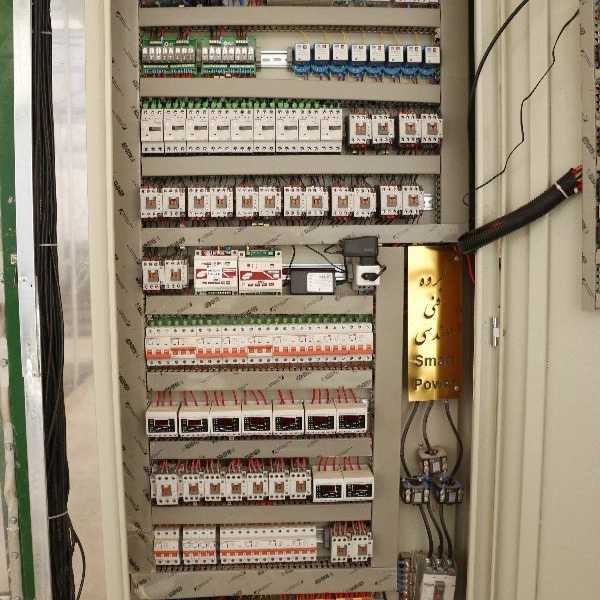 اجرا برق کارخانجات و گلخانه ها