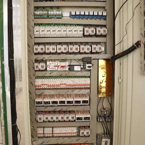اجرا برق کارخانجات و گلخانه ها اجرا برق کارخانجات و گلخانه ها