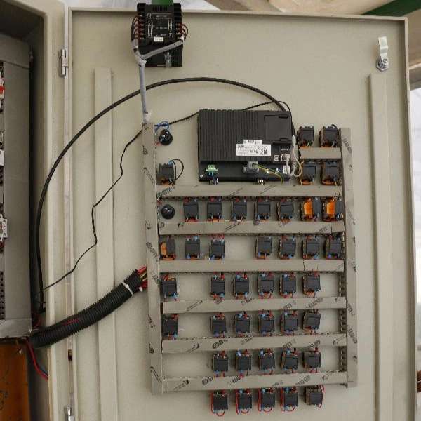 اجرا برق کارخانجات و گلخانه ها اجرا برق کارخانجات و گلخانه ها