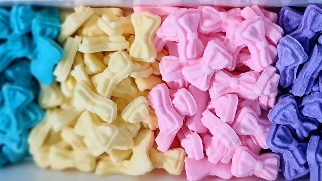 Education and sale of Mansouri sugar and colored candies in Shiraz