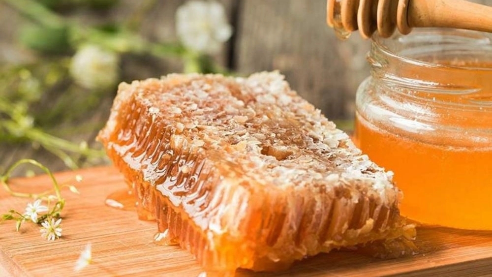Selling natural honey in Tabriz Selling natural honey in Tabriz