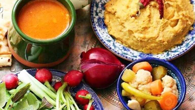 سفره خانه سنتی با موسیقی زنده در تبریز