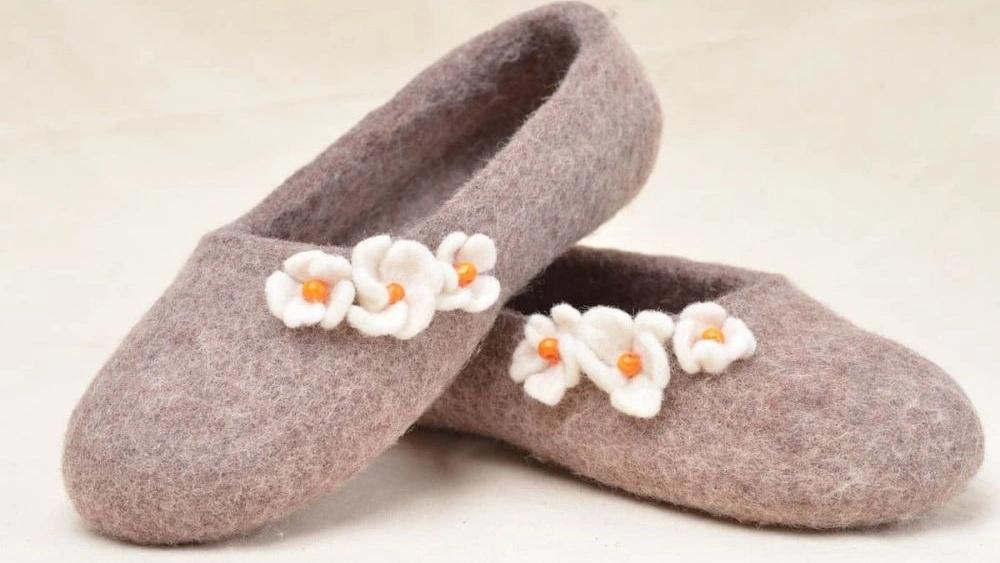 Selling all kinds of felt slippers in Fars