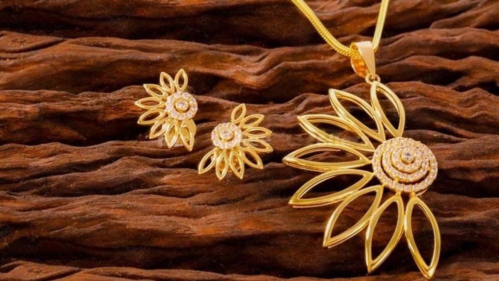 Sale of half set of gold in Brazjan