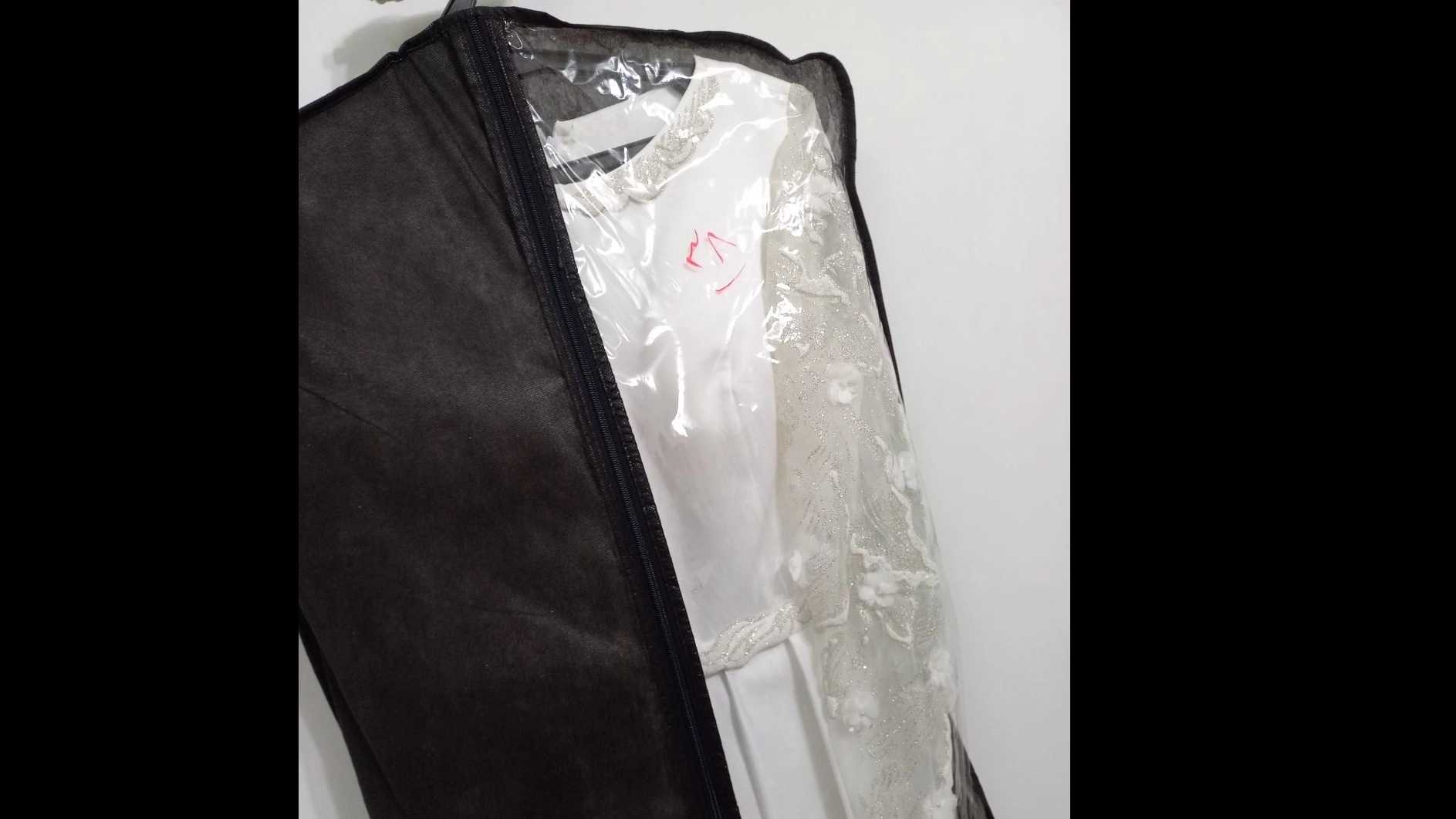 Liashop, selling men's and women's T-shirts