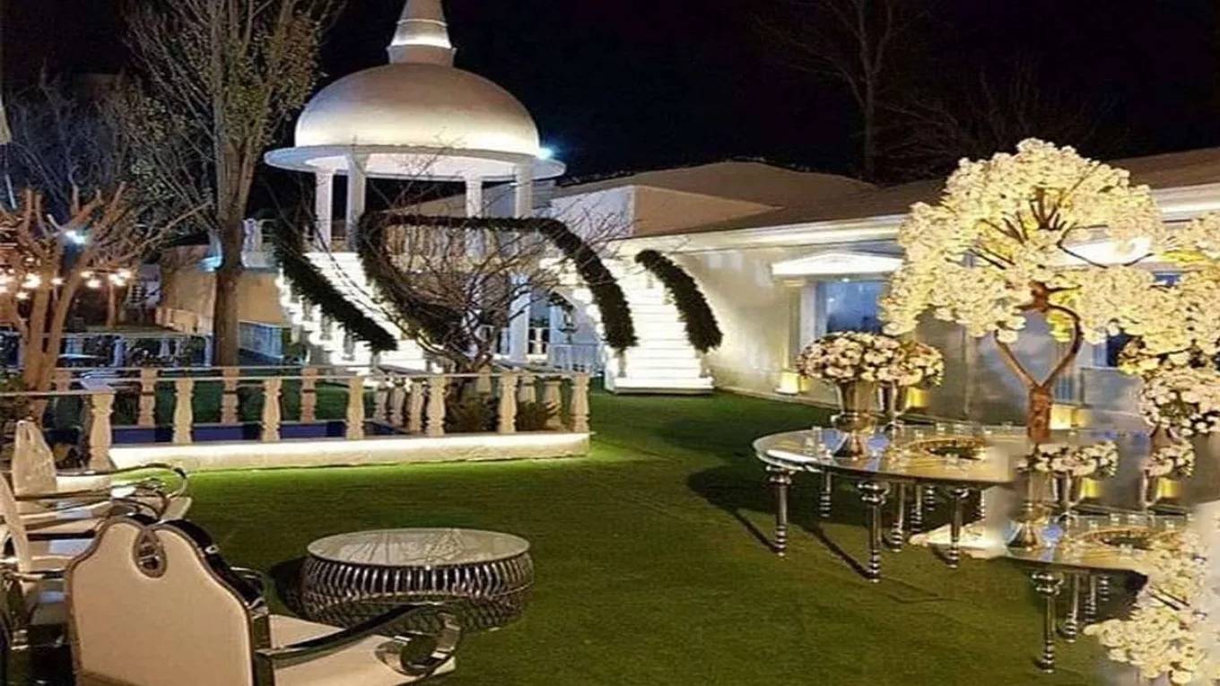 Arya Hall garden in Tehran