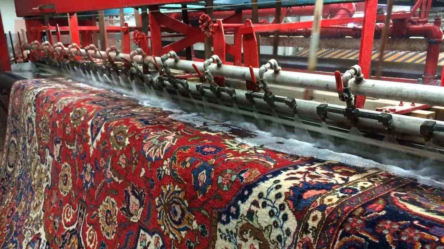 Carpet washing steps in a carpet cleaner