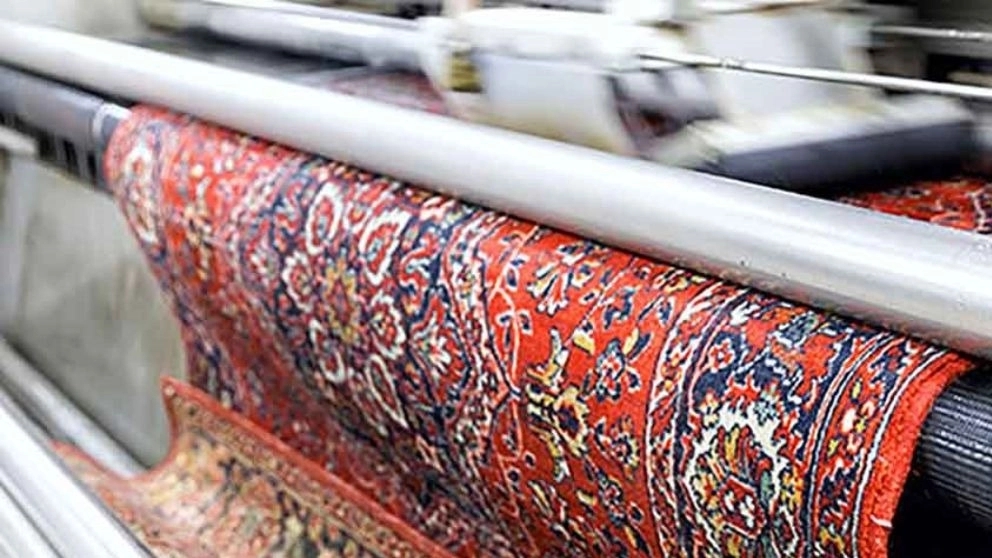 Carpet cleaning machines