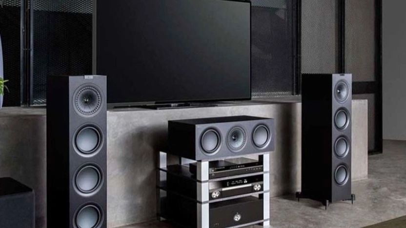 House of Technology audio and video store and repair shop in Arak