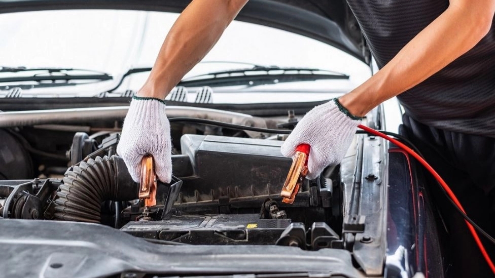 What to do if the car battery is discharged?