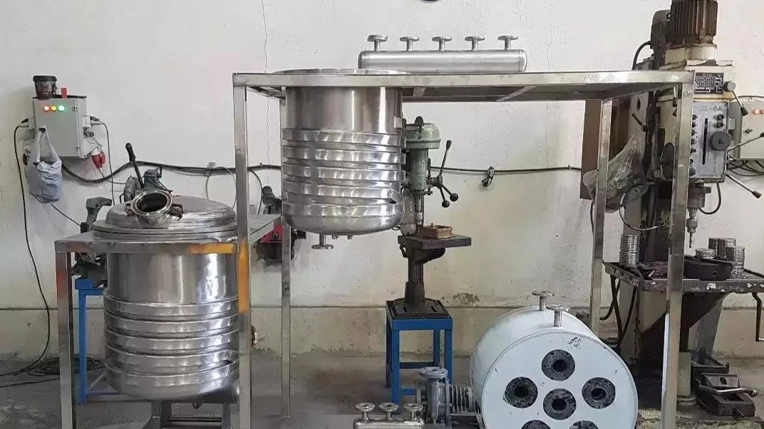 Designing the construction of the tall tower resin reactor of the Gostar Bayat pilot laboratory in Tehran