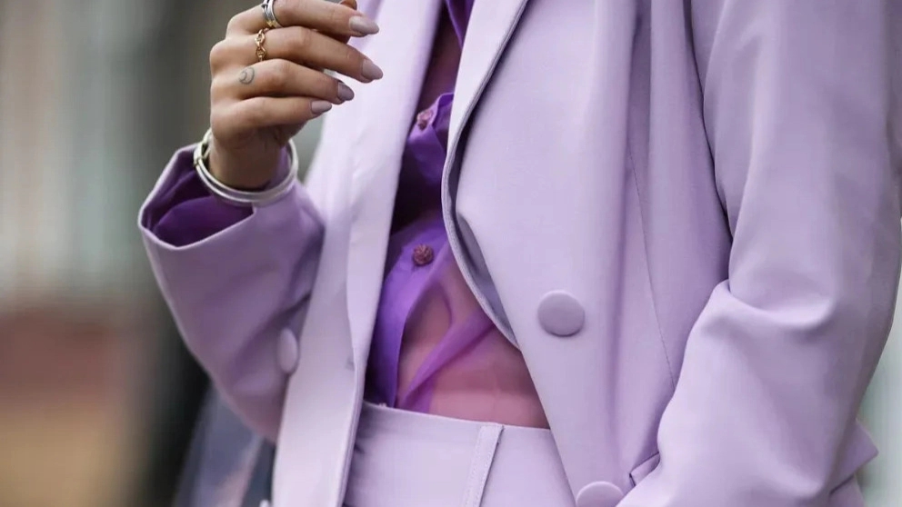 How to choose the right women's suit set?