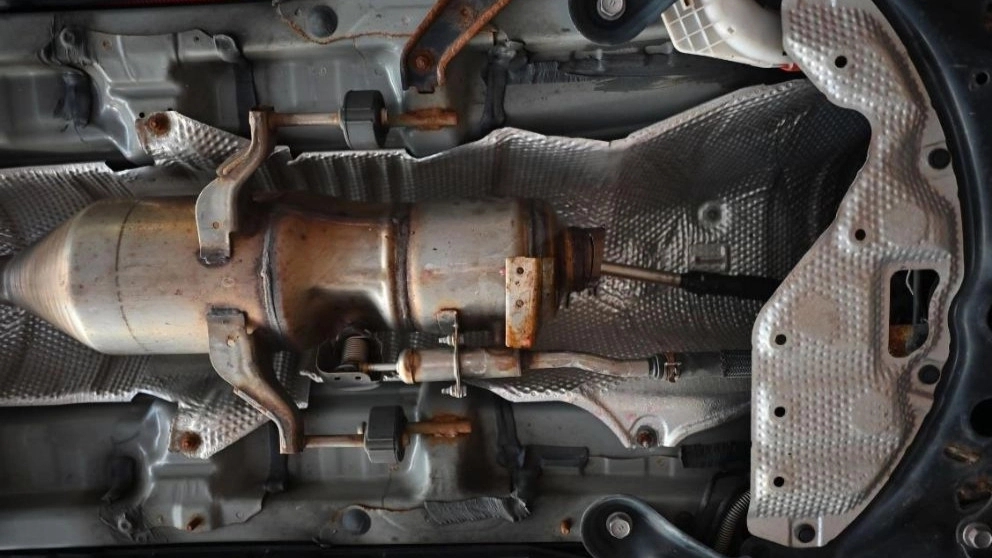 Exhaust Bank, distribution and installation of all types of Iranian and foreign exhausts and catalysts in Tabriz
