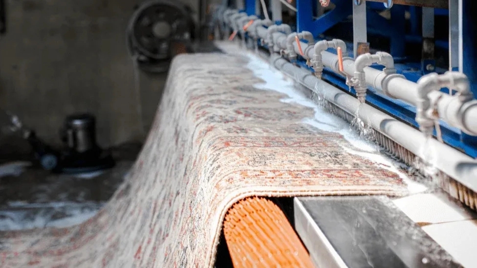 Dehgolan clean carpet cleaning, machine cleaning of carpets and sofas in Sanandaj, Kurdistan
