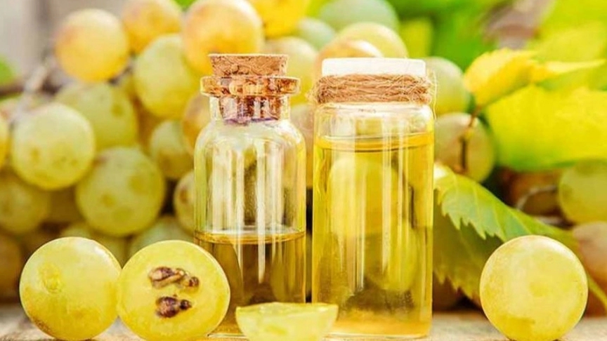 Mikaili oil, sale of original grape seed oil in Tehran