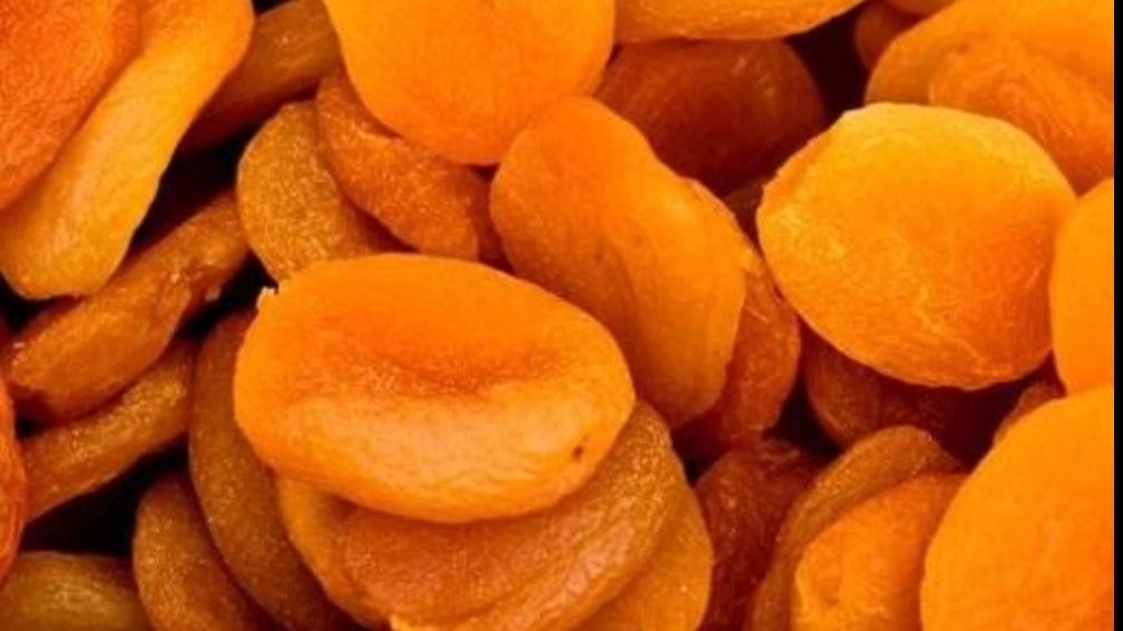 Dua'i dry fruits, wholesale sale and export of Qaisi apricot and plum leaves in Tabriz