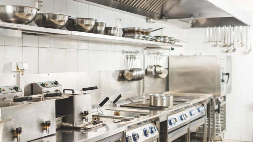 Steel Alborz store, selling kitchen equipment on Fazlit Street, Shiraz
