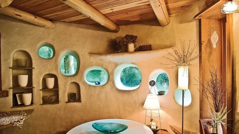 What is the resistance of traditional thatched houses?