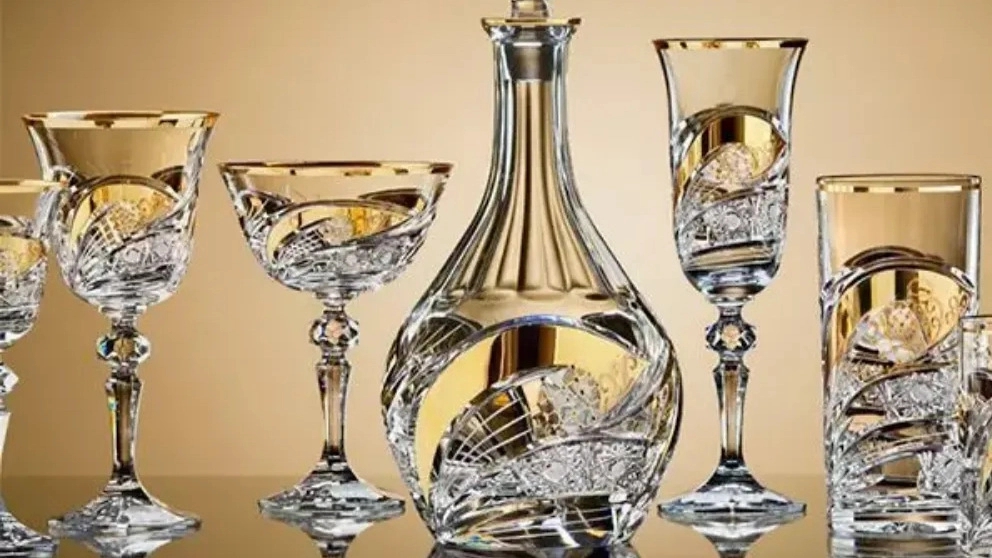 What is the secret of the brilliance of crystal and crystal dishes?