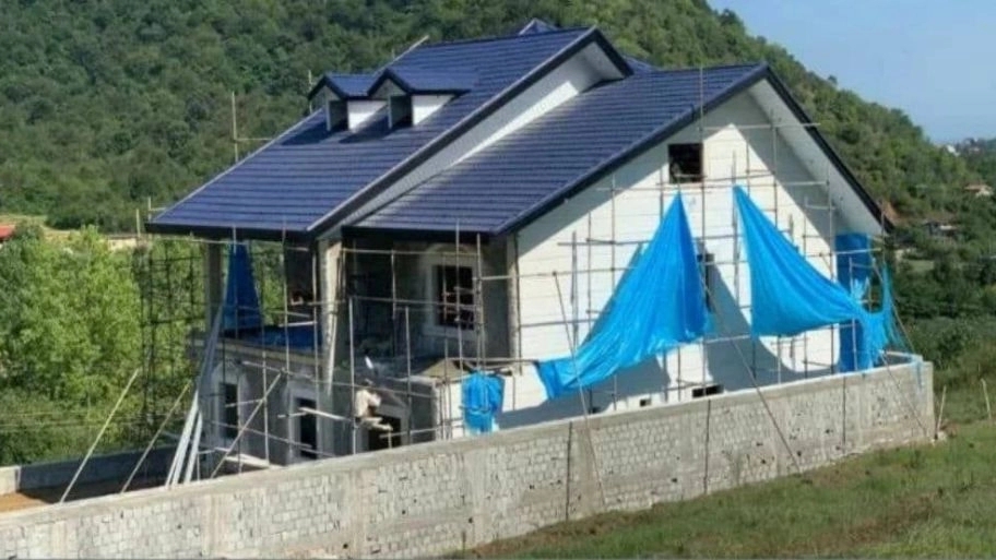 Implementation of sloping roof