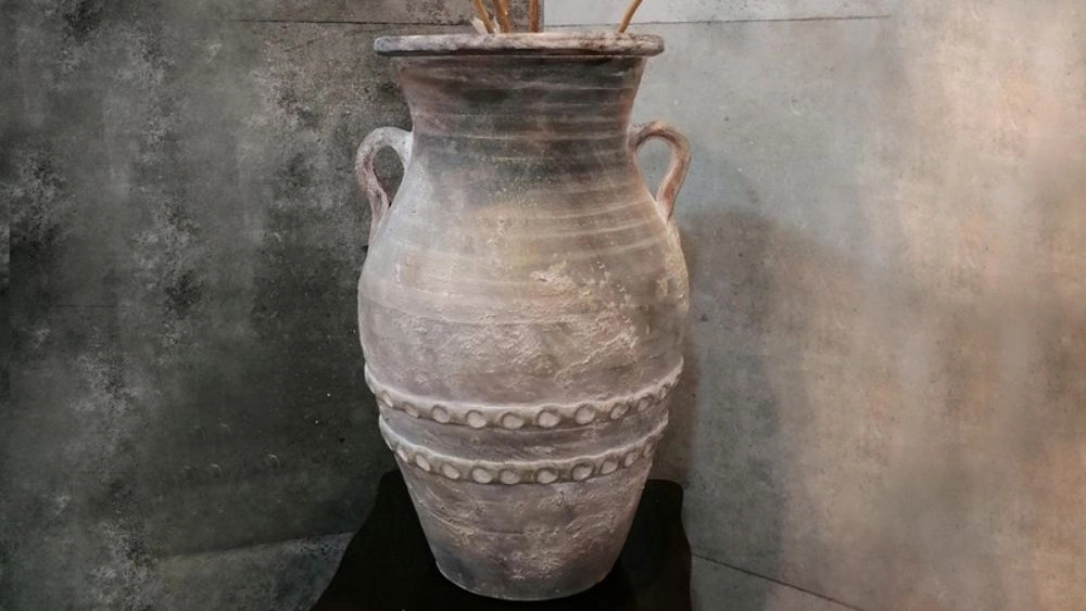 Decoshim Collection, production and sale of lampshades and patina pottery vases in Tehran