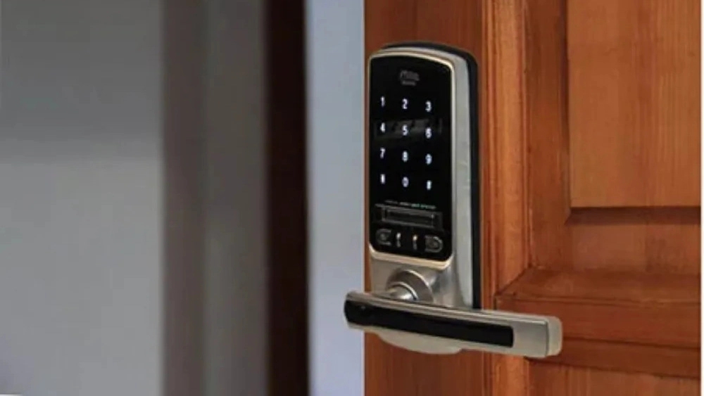 What points should we pay attention to when buying handles and locks?