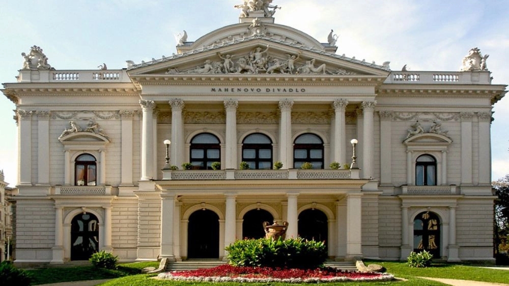 The difference between the modern facade and the classic facade of the building