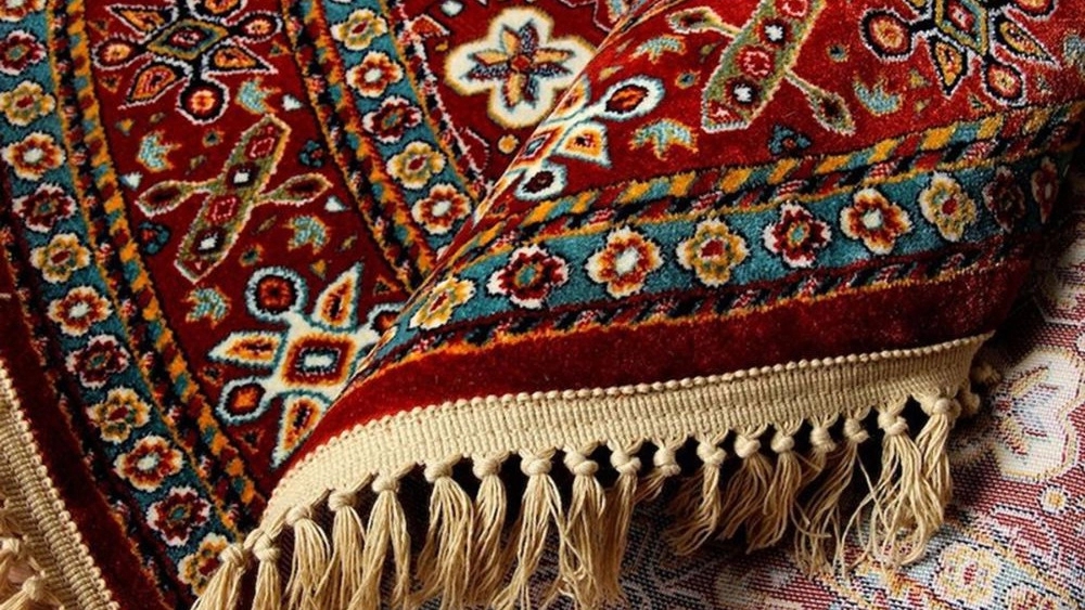The main difference between hand-woven and machine-made carpets