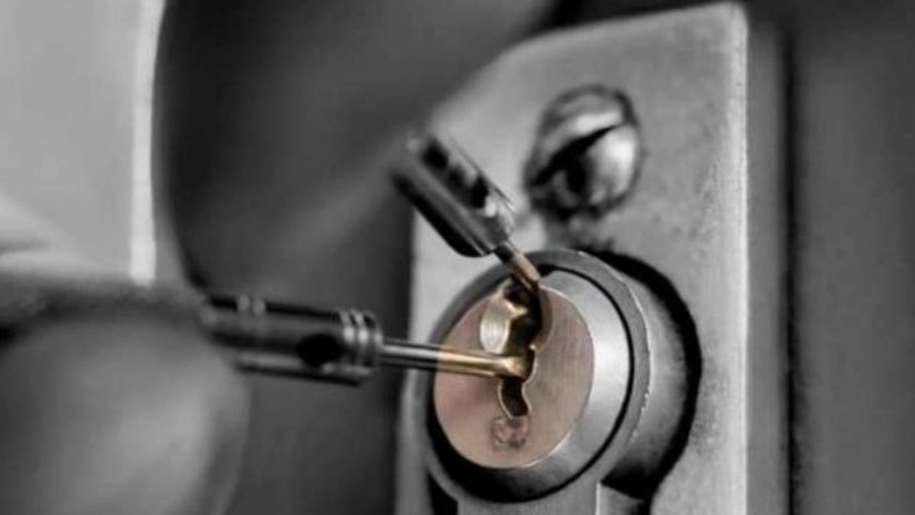 Lavasan Rood Barani key making, making remotes and security locks