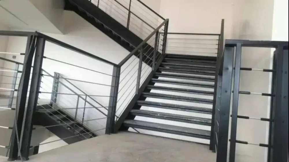 Implementation of steel fence and bank protection in Ahvaz