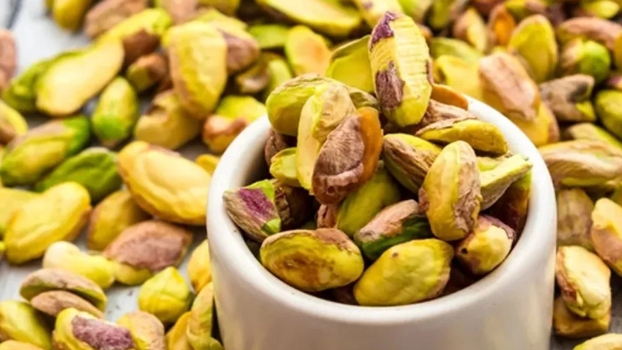 طرز بو دادن پسته خام