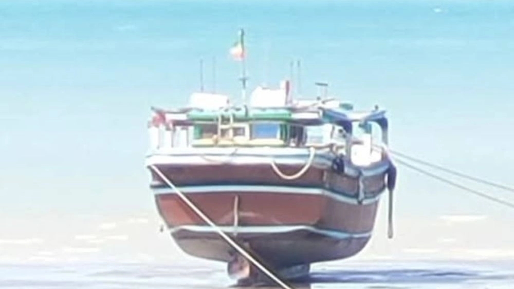 شركة حافظ للطفو صناعة العوامات والصنادل المصنوعة من الألياف الزجاجية في قشم