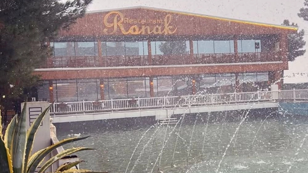 Ronak International Complex, residence and restaurant in Kashan