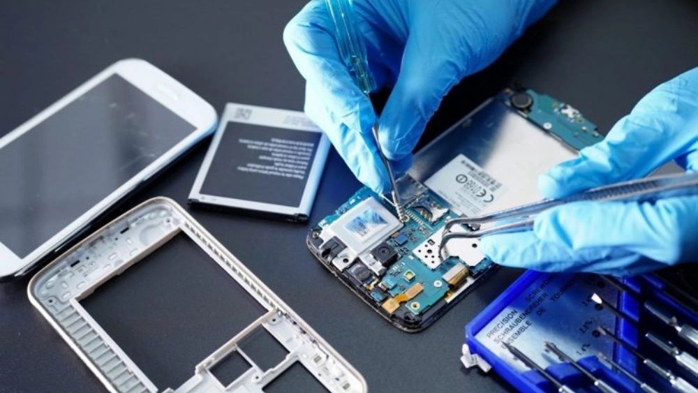 Eva store, repairing, training and buying and selling mobile phones and LCD in Bushehr